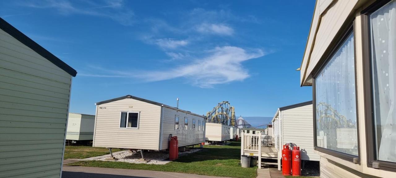 Appartamento Lovely Caravan At Ingoldmells Just Behind Sealands Esterno foto